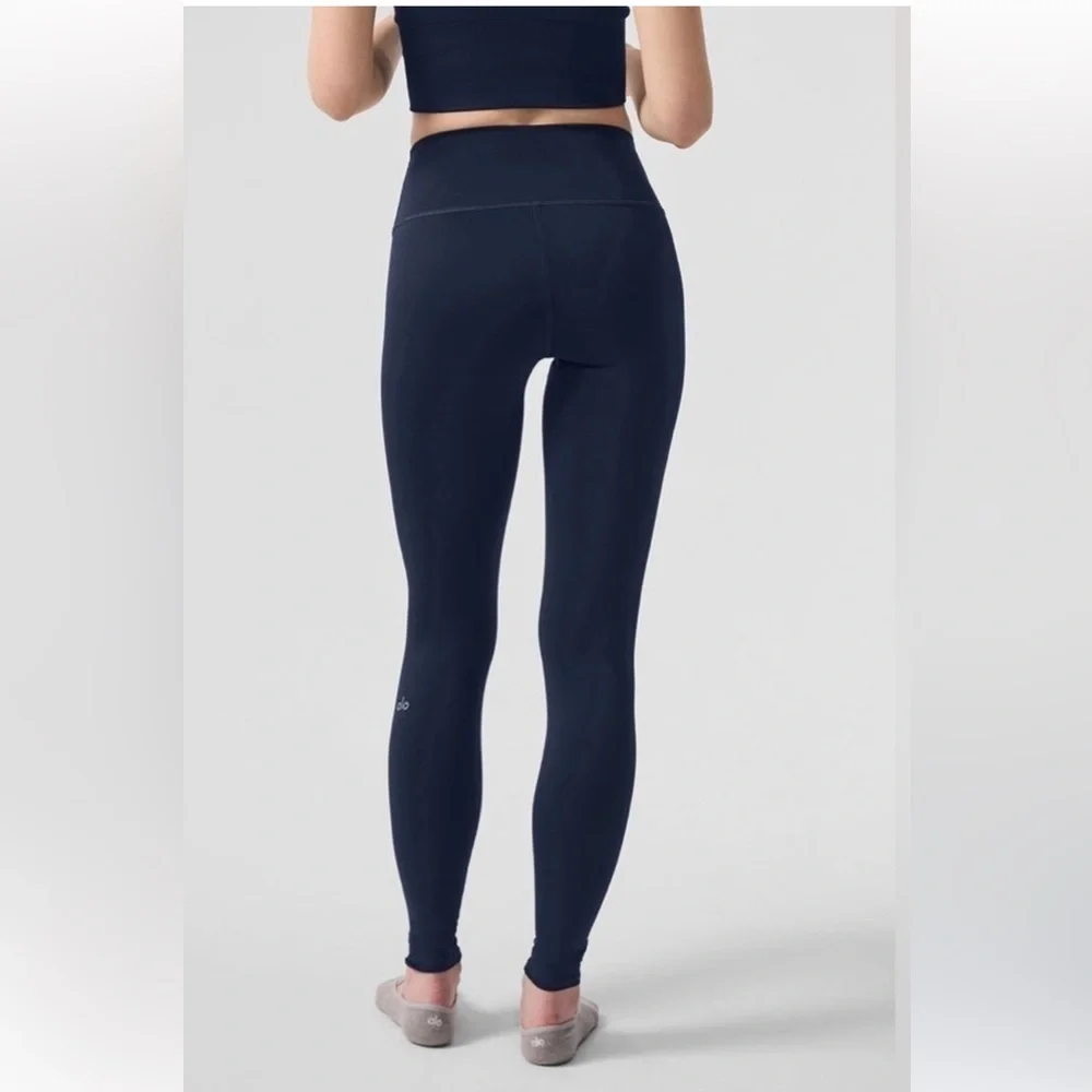 ALO Yoga stylish deep